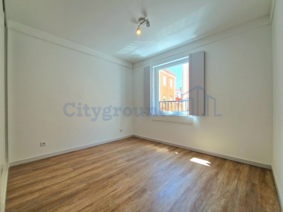 Apartamento T2 para Arrendamento em Penha de França Foto 10