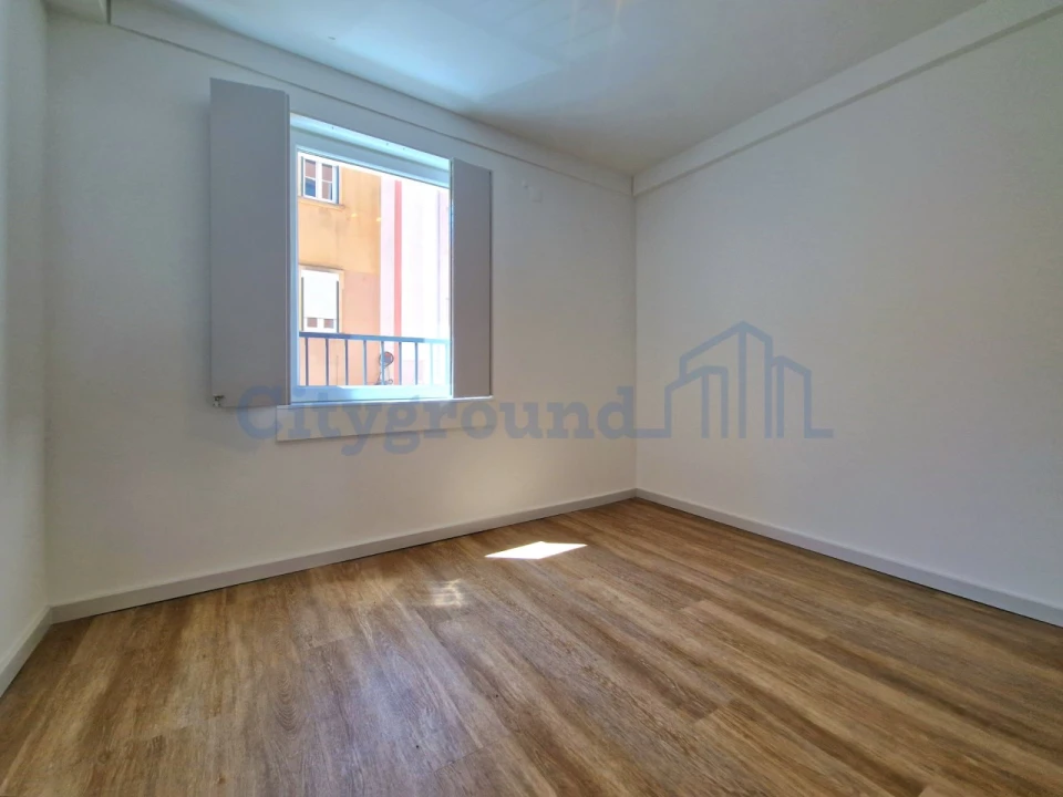 Apartamento T2 para Arrendamento em Penha de França Foto 12