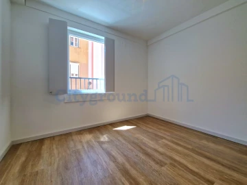 Apartamento T2 para Arrendamento em Penha de França