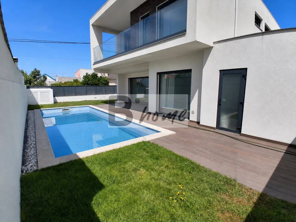 Moradia T4 para Venda em Charneca de Caparica e Sobreda Foto 5