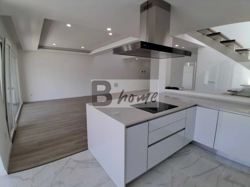 Moradia T4 para Venda em Charneca de Caparica e Sobreda Foto 10
