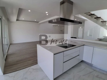 Moradia T4 para Venda em Charneca de Caparica e Sobreda