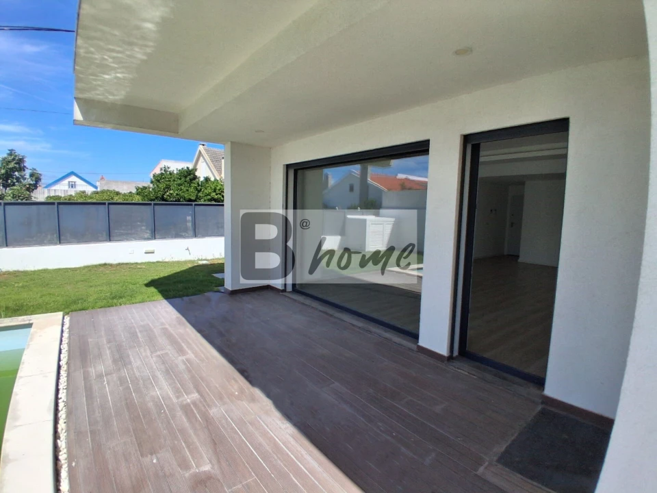 Moradia T4 para Venda em Charneca de Caparica e Sobreda Foto 3