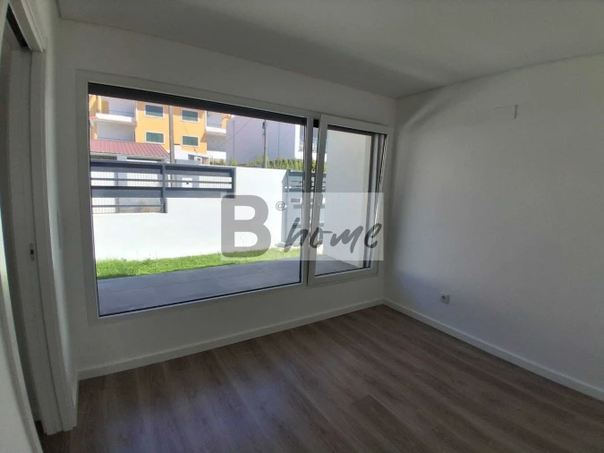 Moradia T4 para Venda em Charneca de Caparica e Sobreda Foto 14