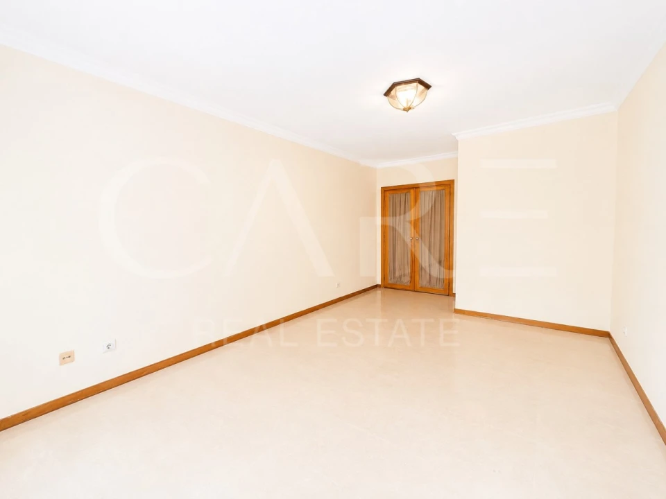 Apartamento T2 para Venda em Benfica Foto 2