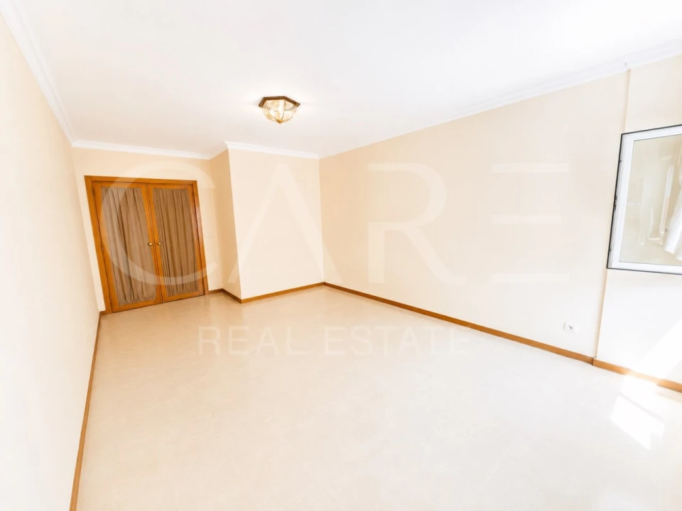 Apartamento T2 para Venda em Benfica Foto 3