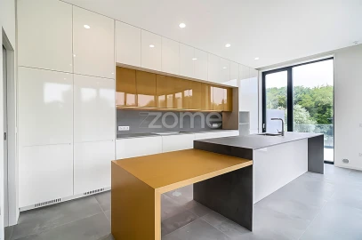 Moradia T6 para Venda em Anta e Guetim