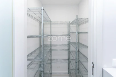 Apartamento T3 para Arrendamento em Nogueira e Silva Escura