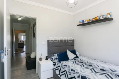 Apartamento T3 para Arrendamento em Nogueira e Silva Escura