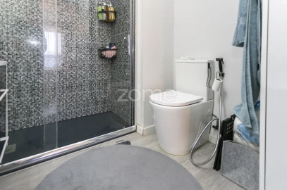 Apartamento T3 para Arrendamento em Nogueira e Silva Escura