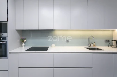 Apartamento T3 para Arrendamento em Nogueira e Silva Escura