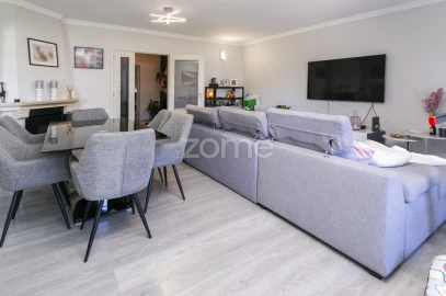 Apartamento T3 para Arrendamento em Nogueira e Silva Escura