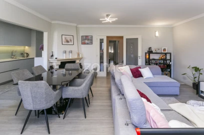 Apartamento T3 para Arrendamento em Nogueira e Silva Escura