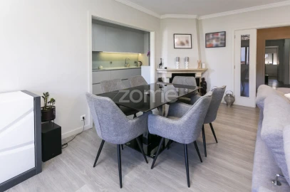 Apartamento T3 para Arrendamento em Nogueira e Silva Escura