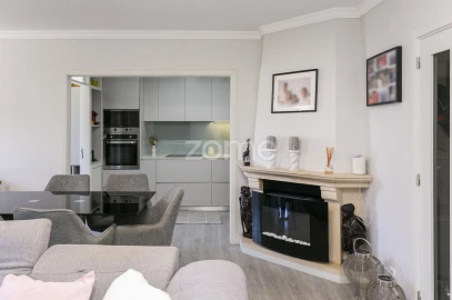 Apartamento T3 para Arrendamento em Nogueira e Silva Escura