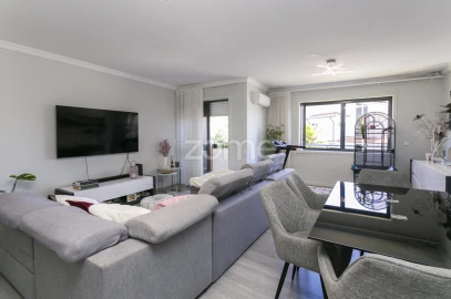 Apartamento T3 para Arrendamento em Nogueira e Silva Escura