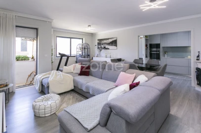 Apartamento T3 para Arrendamento em Nogueira e Silva Escura
