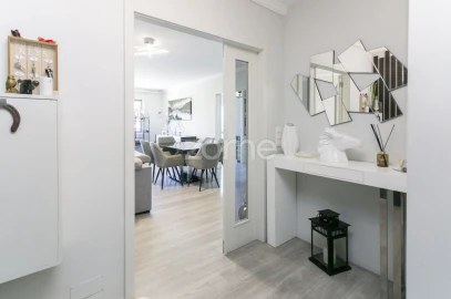 Apartamento T3 para Arrendamento em Nogueira e Silva Escura