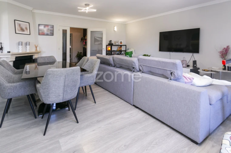 Apartamento T3 para Arrendamento em Nogueira e Silva Escura Foto 9