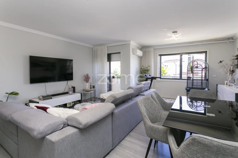 Apartamento T3 para Arrendamento em Nogueira e Silva Escura Foto 2