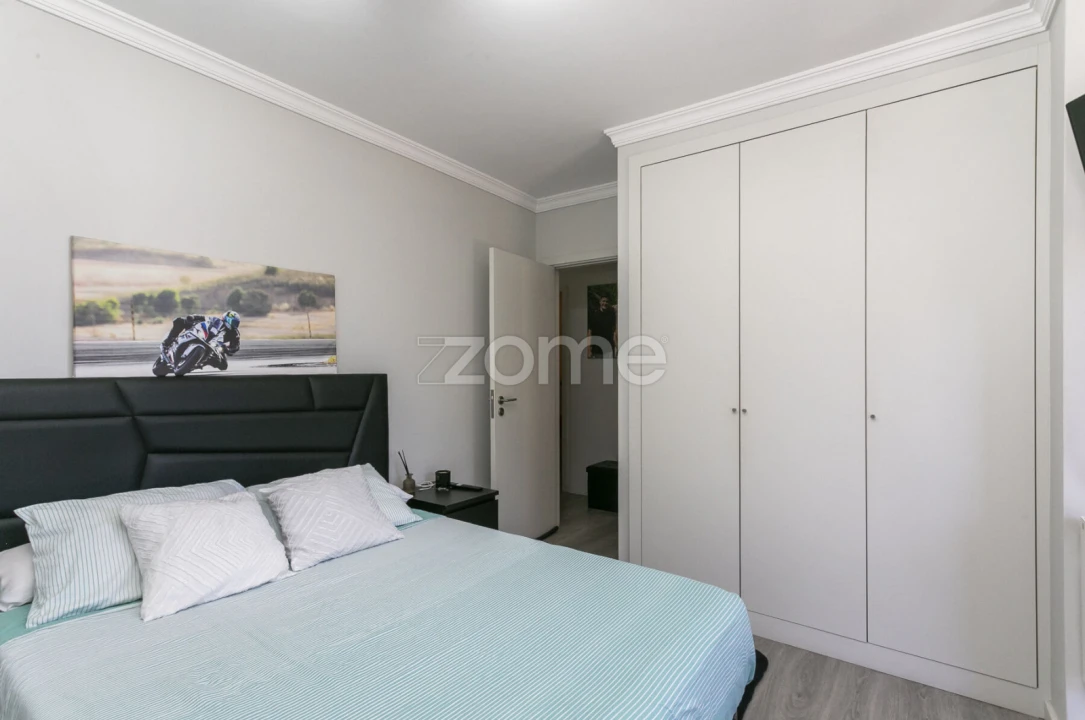 Apartamento T3 para Arrendamento em Nogueira e Silva Escura Foto 32
