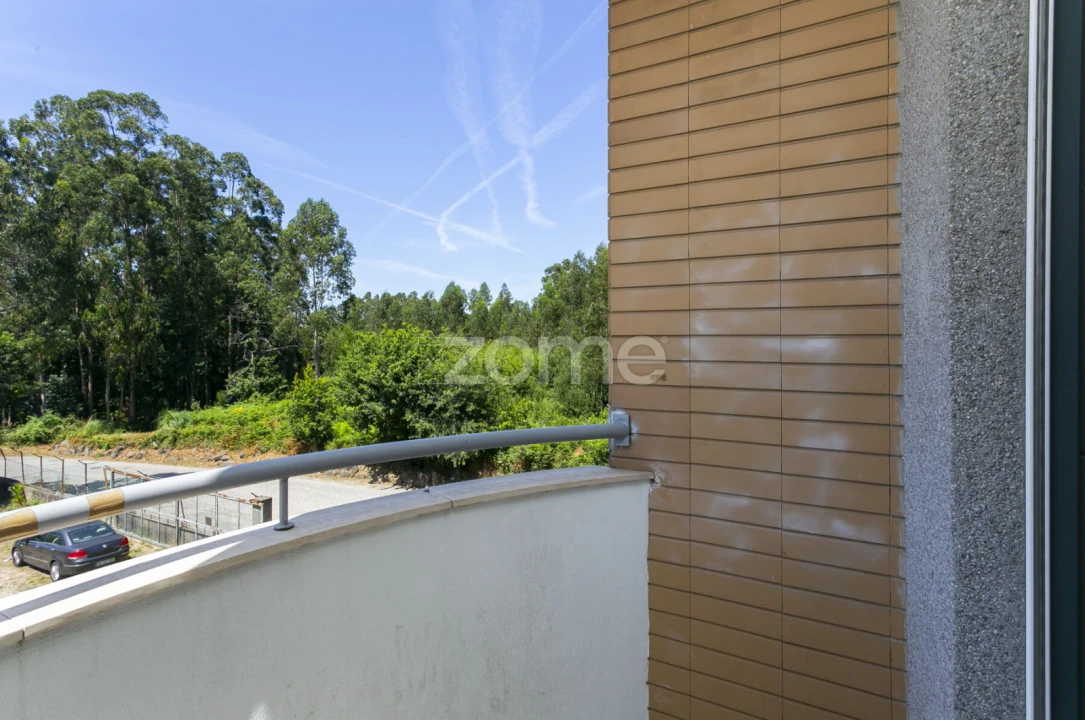 Apartamento T3 para Arrendamento em Nogueira e Silva Escura Foto 30