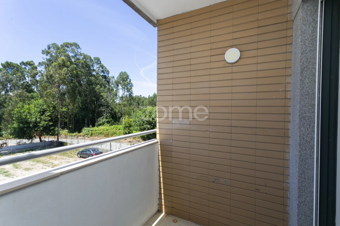 Apartamento T3 para Arrendamento em Nogueira e Silva Escura Foto 18
