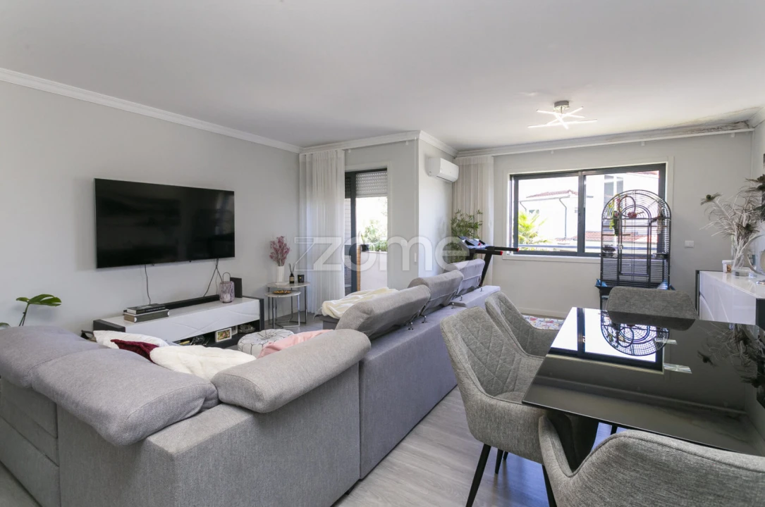 Apartamento T3 para Arrendamento em Nogueira e Silva Escura Foto 2