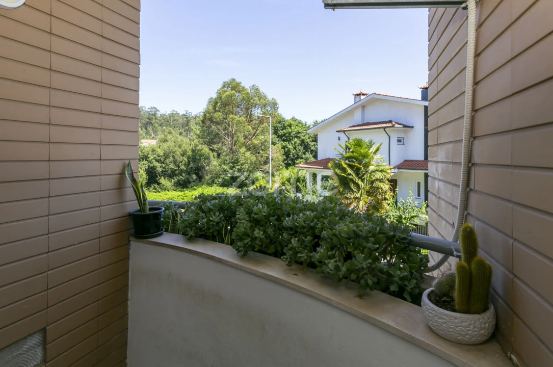 Apartamento T3 para Arrendamento em Nogueira e Silva Escura Foto 3