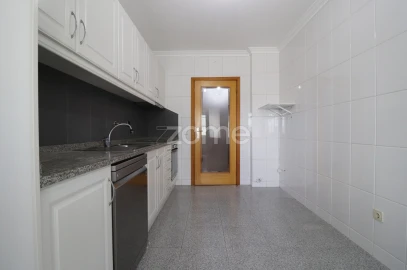 Apartamento T2 para Arrendamento em Custóias, Leça do Balio e Guifões