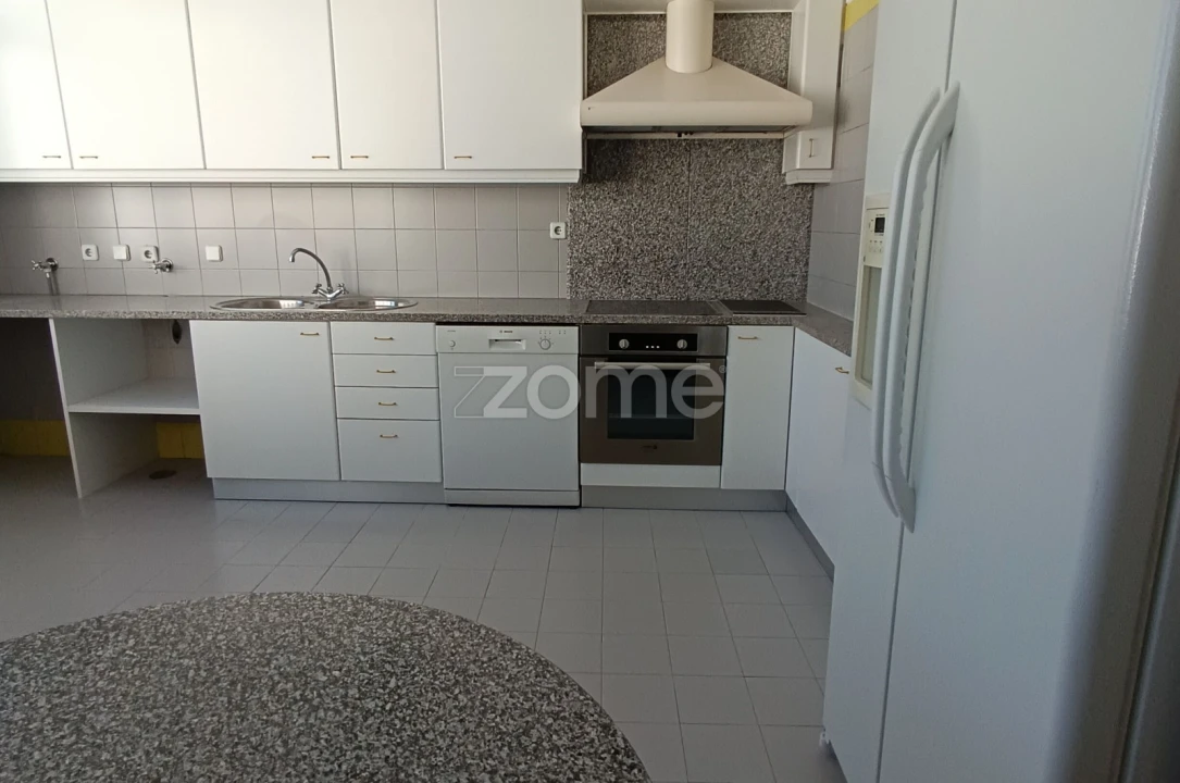 Apartamento T4 para Venda em Santa Maria, São Pedro e Matacães Foto 28