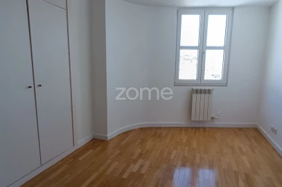 Apartamento T4 para Venda em Santa Maria, São Pedro e Matacães