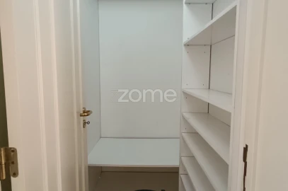 Apartamento T4 para Venda em Santa Maria, São Pedro e Matacães