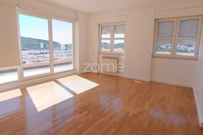 Apartamento T4 para Venda em Santa Maria, São Pedro e Matacães