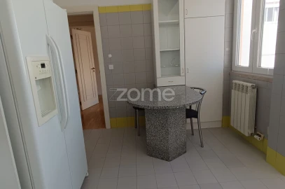 Apartamento T4 para Venda em Santa Maria, São Pedro e Matacães