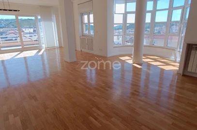 Apartamento T4 para Venda em Santa Maria, São Pedro e Matacães