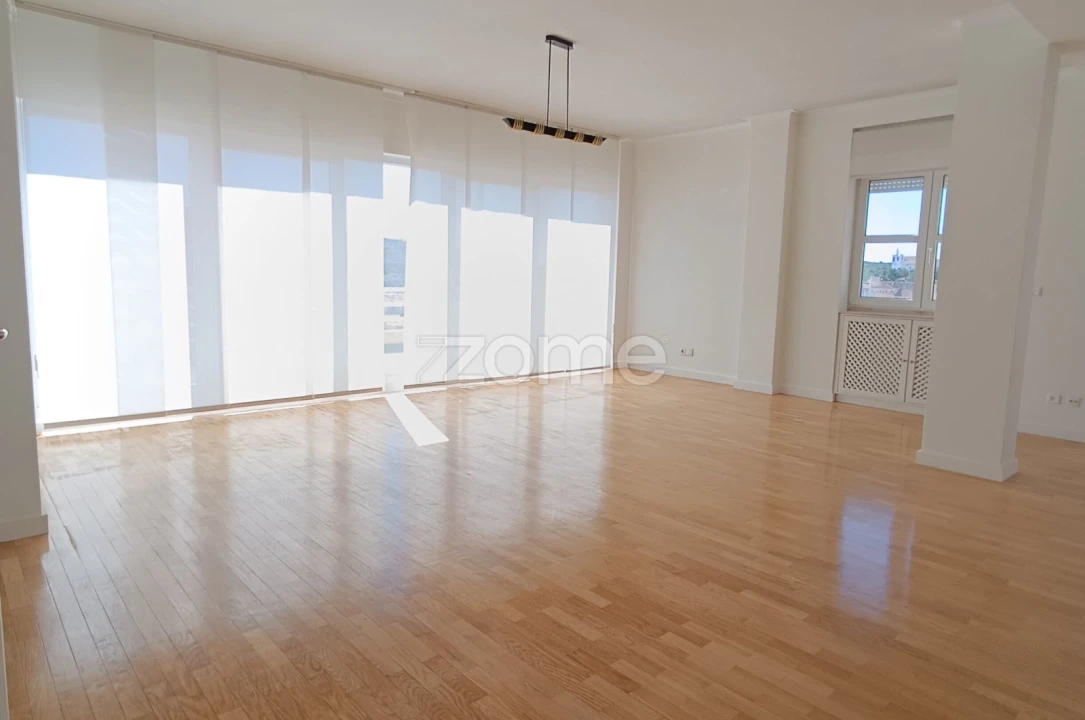 Apartamento T4 para Venda em Santa Maria, São Pedro e Matacães Foto 2