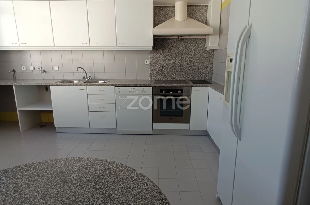 Apartamento T4 para Venda em Santa Maria, São Pedro e Matacães Foto 27