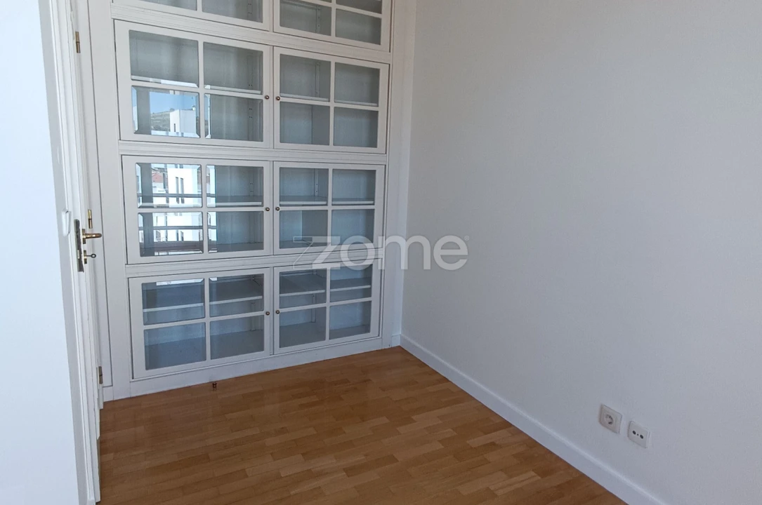 Apartamento T4 para Venda em Santa Maria, São Pedro e Matacães Foto 32