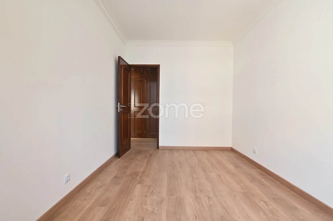 Apartamento T2 para Venda em Algueirão-Mem Martins Foto 12