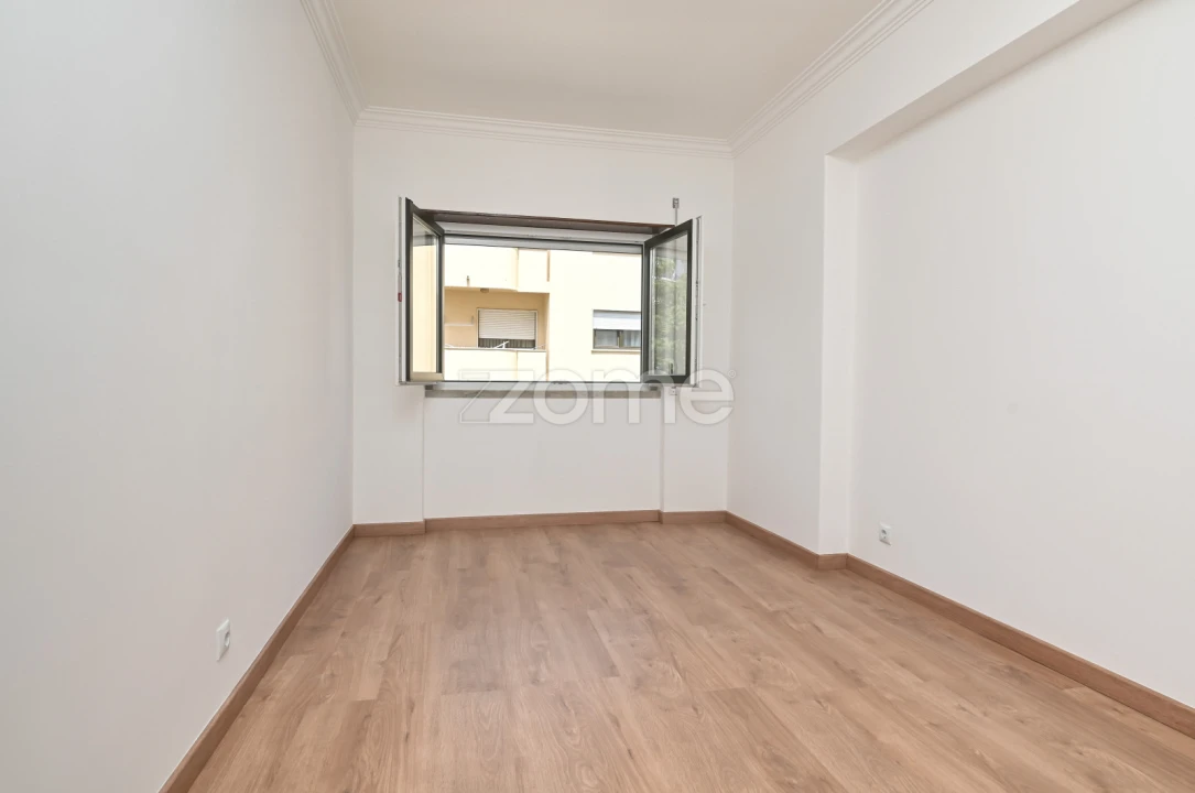 Apartamento T2 para Venda em Algueirão-Mem Martins Foto 13