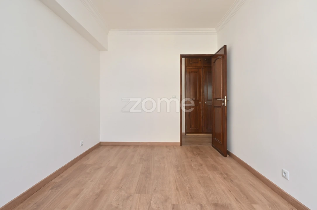 Apartamento T2 para Venda em Algueirão-Mem Martins Foto 14
