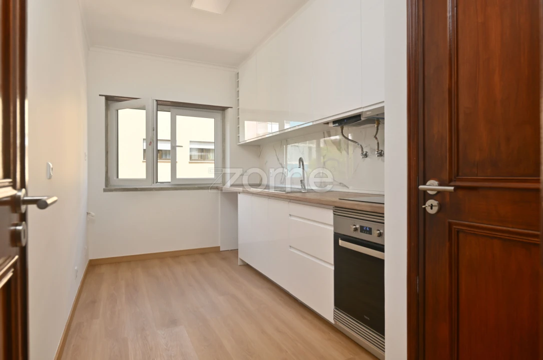 Apartamento T2 para Venda em Algueirão-Mem Martins Foto 2