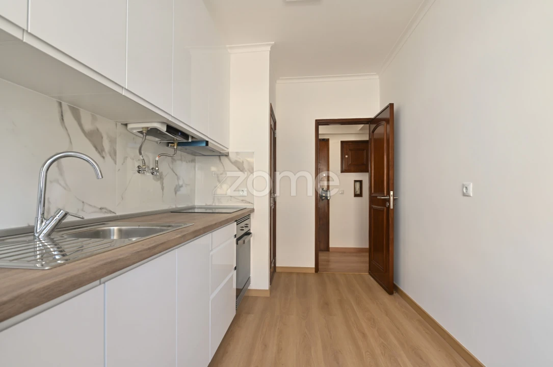 Apartamento T2 para Venda em Algueirão-Mem Martins Foto 1