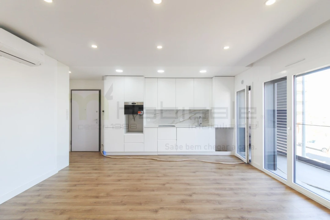 Apartamento T3 para Venda em Santo António dos Cavaleiros e Frielas Foto 1