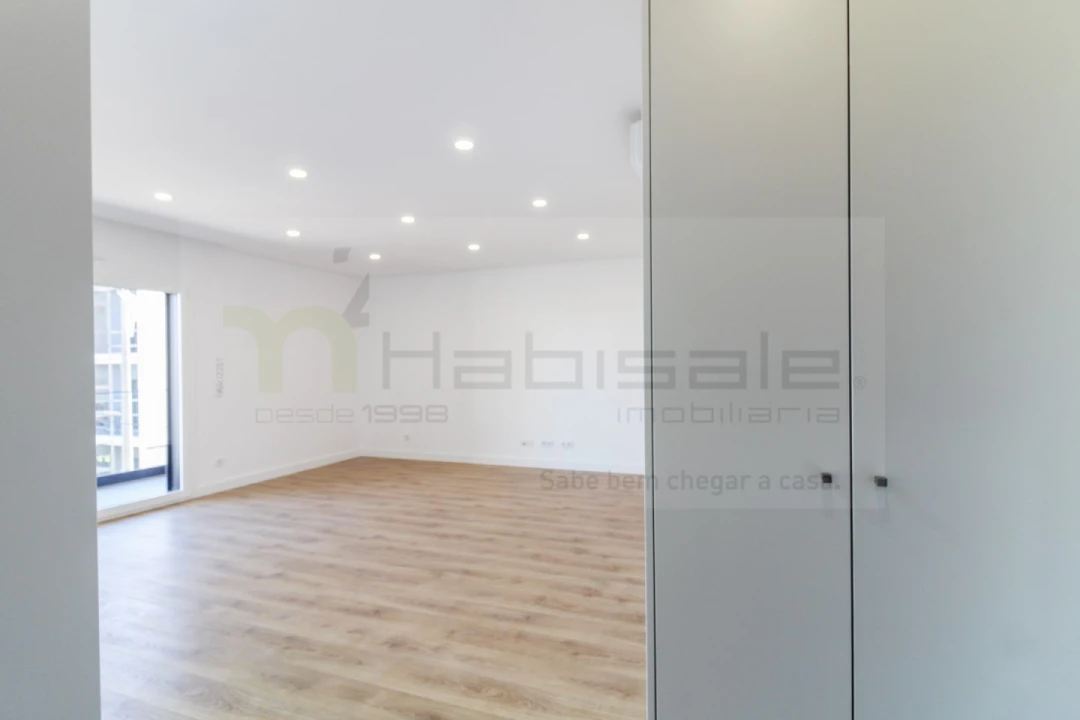 Apartamento T3 para Venda em Santo António dos Cavaleiros e Frielas Foto 2