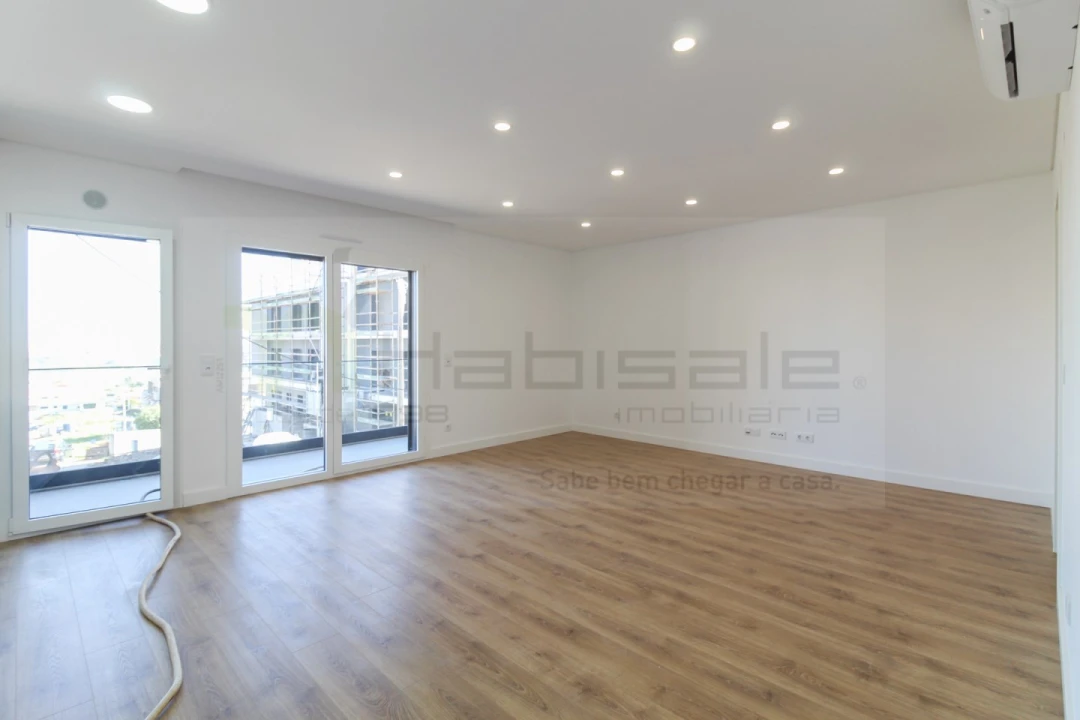 Apartamento T3 para Venda em Santo António dos Cavaleiros e Frielas Foto 3
