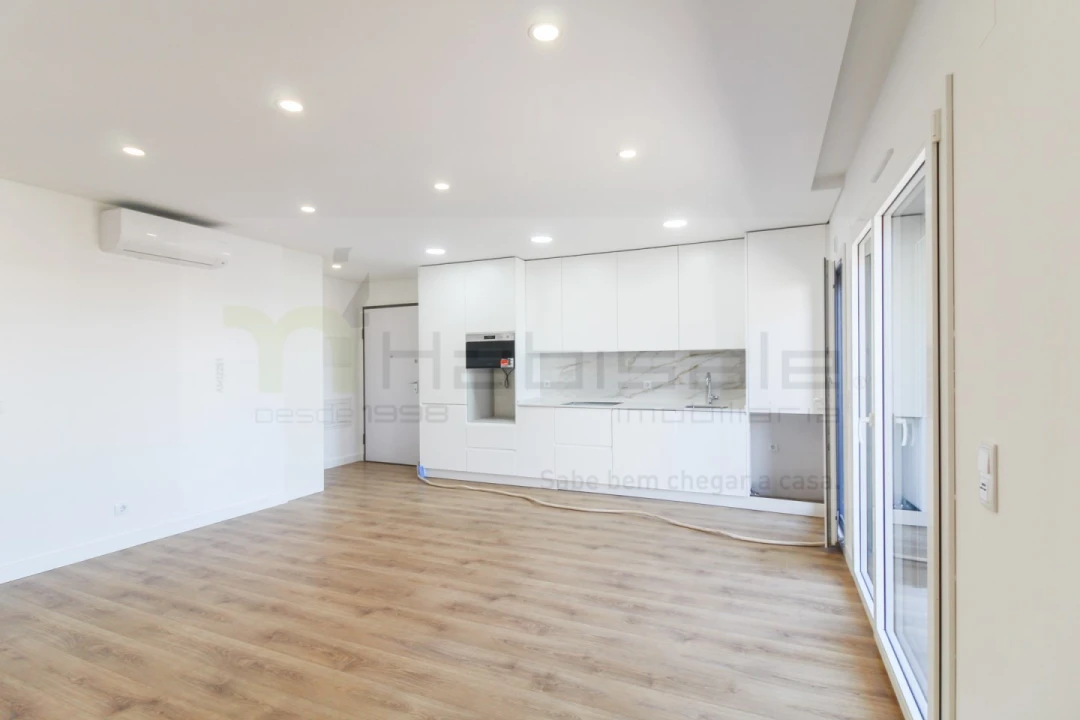 Apartamento T3 para Venda em Santo António dos Cavaleiros e Frielas Foto 4