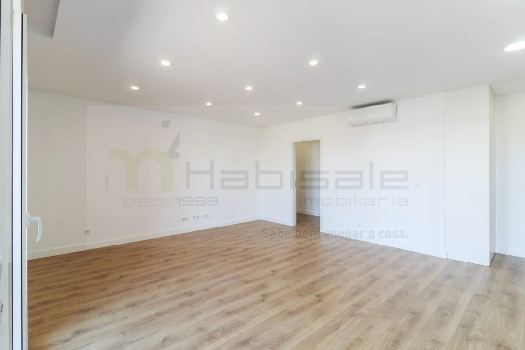 Apartamento T3 para Venda em Santo António dos Cavaleiros e Frielas Foto 6