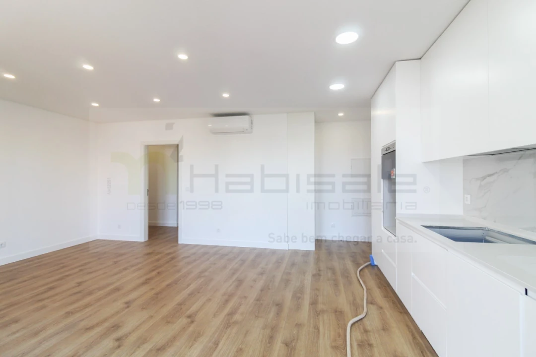 Apartamento T3 para Venda em Santo António dos Cavaleiros e Frielas Foto 7